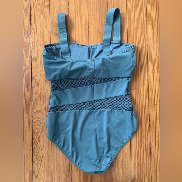 Carmen Marc Valvo Swimsuit - Picture 3 of 7